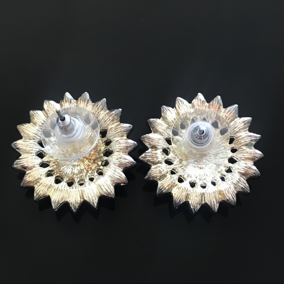 ✨Sparkling Sunflower 🌻 Stud Earrings - Picture 2 of 2